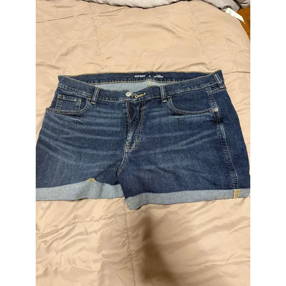 Old Navy Mid-Rise Boyfriend Denim Shorts size 16 - Picture 1 of 3